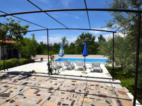 Lovable apartment, pool with deckchairs